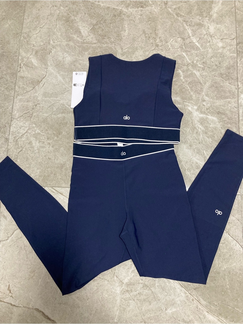 ALO Yoga Navy Sports Bra and Leggings Set with White Trim - Picture 2 of 4